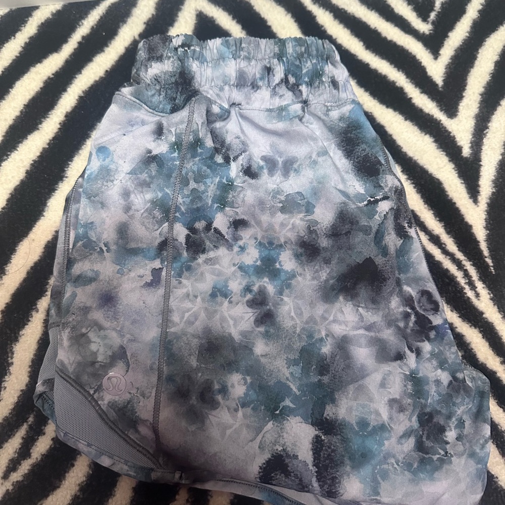 Lululemon Blue and Gray Patterned hotty hots